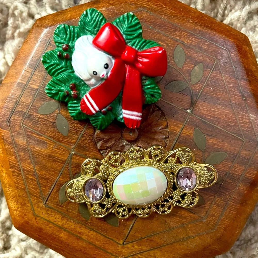 Brooches - Picture 1 of 2